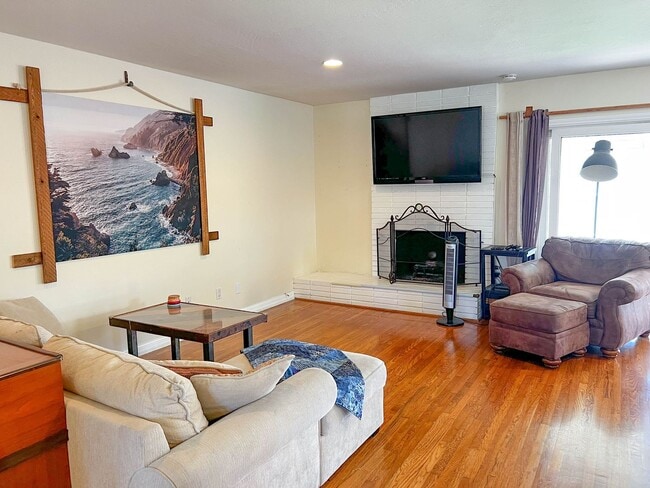 Building Photo - 4 Bedroom 2 Bath House for Rent In Whittier