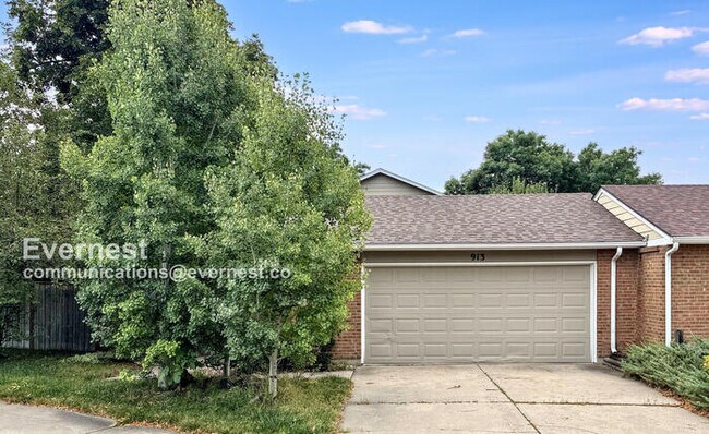 Foto del edificio - Lovely 3-Bedroom Home with Fenced Yard / A...