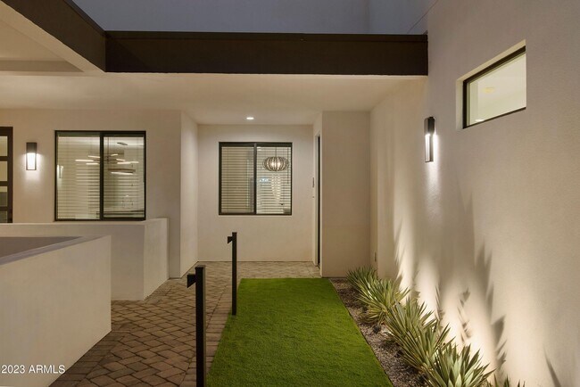 Foto del edificio - 1611 E Lamar Rd