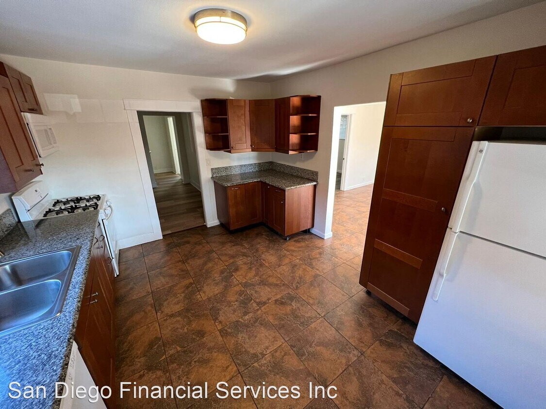 Foto principal - 3 br, 2 bath House - 3086 Clay Ave. #A