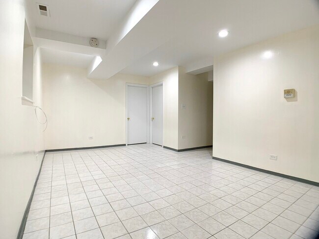 Foto del edificio - 1345 W Rosedale Ave