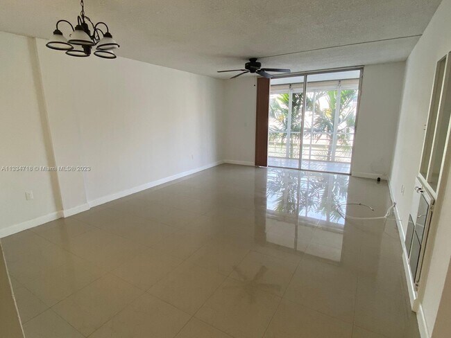 Foto del edificio - 3849 NE 169th St
