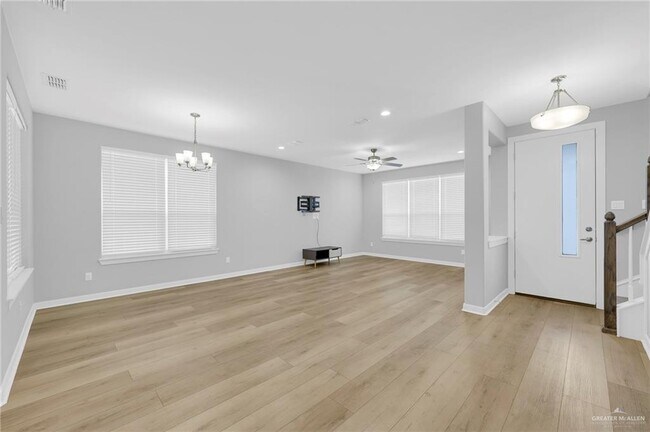 Building Photo - 27 Yale Ave