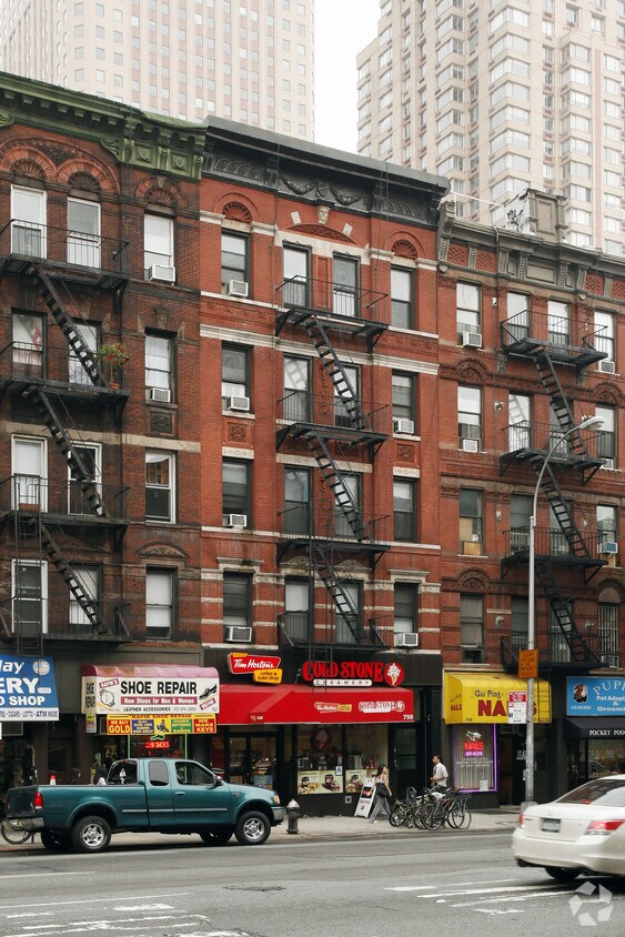 Building Photo - 748 9th Ave