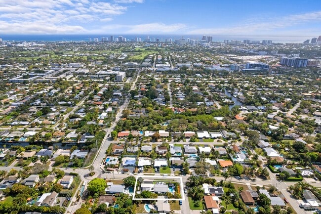 Building Photo - 3705 NE 16th Ave