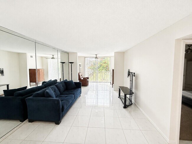 Foto del edificio - 14307 Bedford Dr