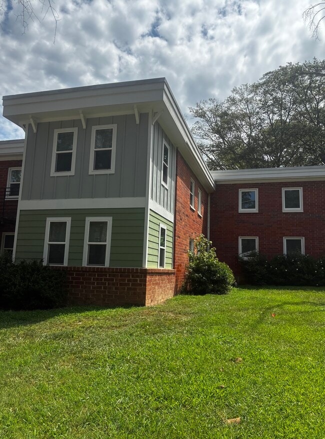Foto del edificio - Stratham Place Apartments