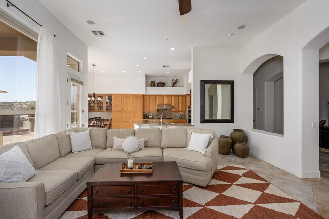 Foto del edificio - 14705 Canyoncrest Ct