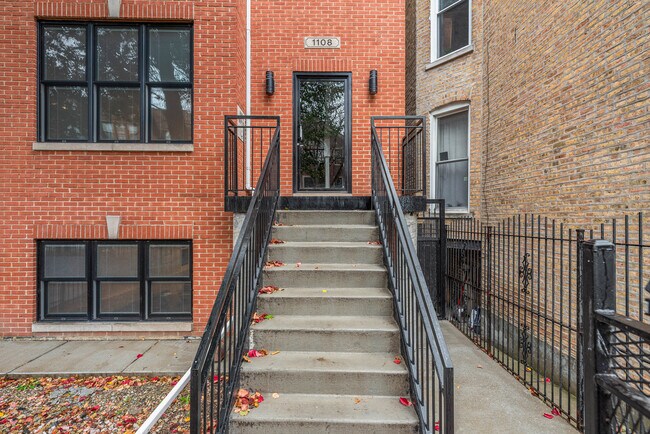 Building Photo - 1108 N Mozart St