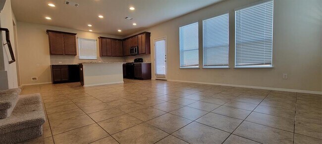 Building Photo - 127 Trailside Ln