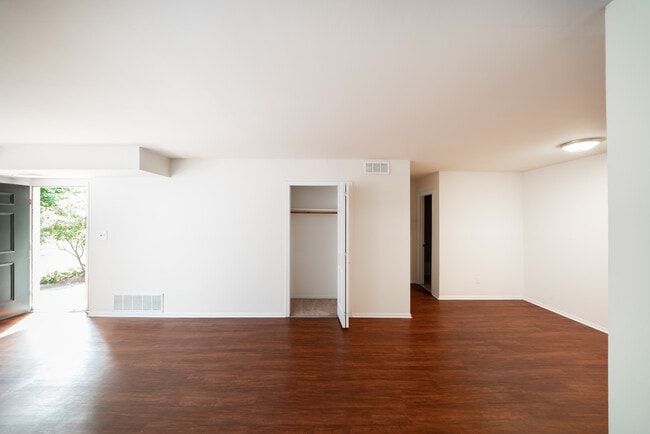 Building Photo - Lamplight Village Apartments
