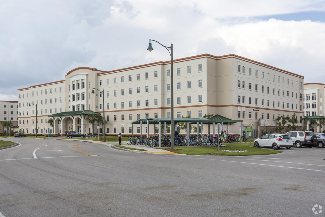 Foto principal - FGCU South Housing - Biscayne Hall