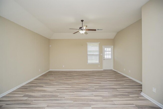 Foto del edificio - 15703 Whispering Green Dr