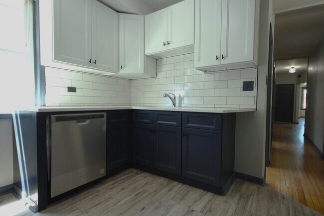 Building Photo - 6645 S Saint Lawrence Ave