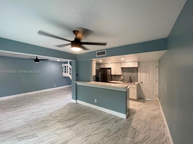 Foto del edificio - 330 Sunshine Dr