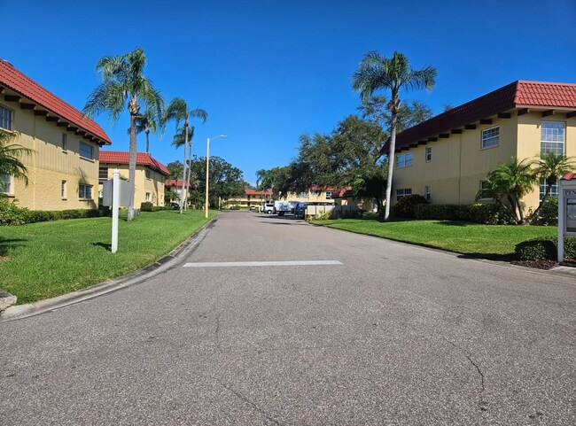Foto del edificio - 1845 S Highland Ave