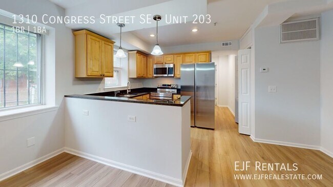Building Photo - Randle Heights Renovated & Gorgeous One Be...