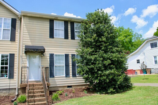 Great location near Vandy, Downtown, West End and Sylvan Park - 163 37th Avenue North Apartments