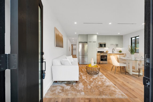 Building Photo - 653 N Wilton Pl