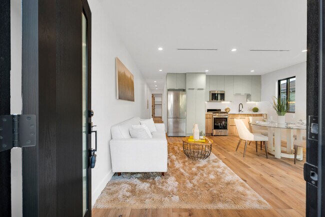 Foto del edificio - 653 N Wilton Pl