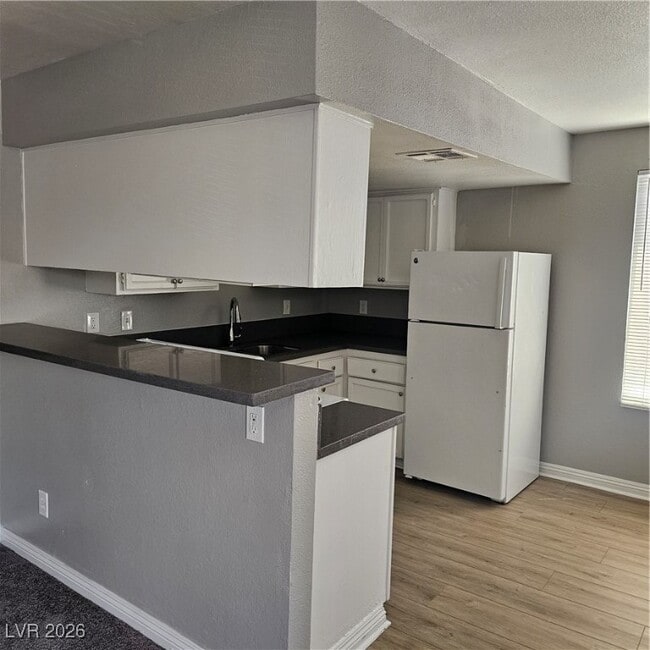 Foto del edificio - 4720 Cessna Ave