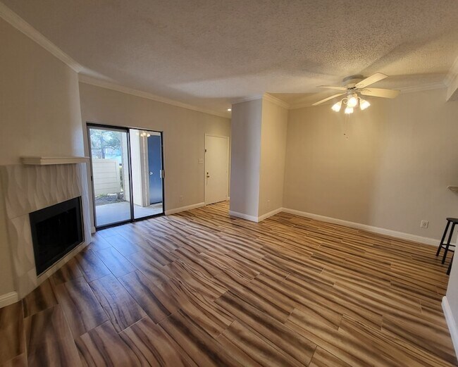 Foto del edificio - 7025 N Holiday Dr