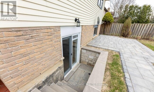 Building Photo - 468 Gowland CR
