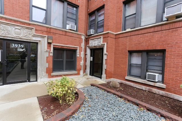 Building Photo - 3913 N Janssen Ave