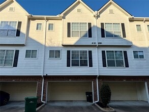 Building Photo - 9200 Westheimer Rd