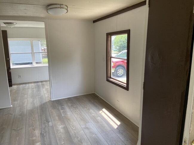 Building Photo - 210 Stinson Dr
