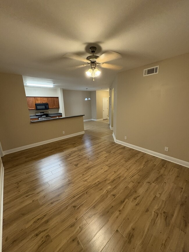 Building Photo - 3223 Town Creek Cir