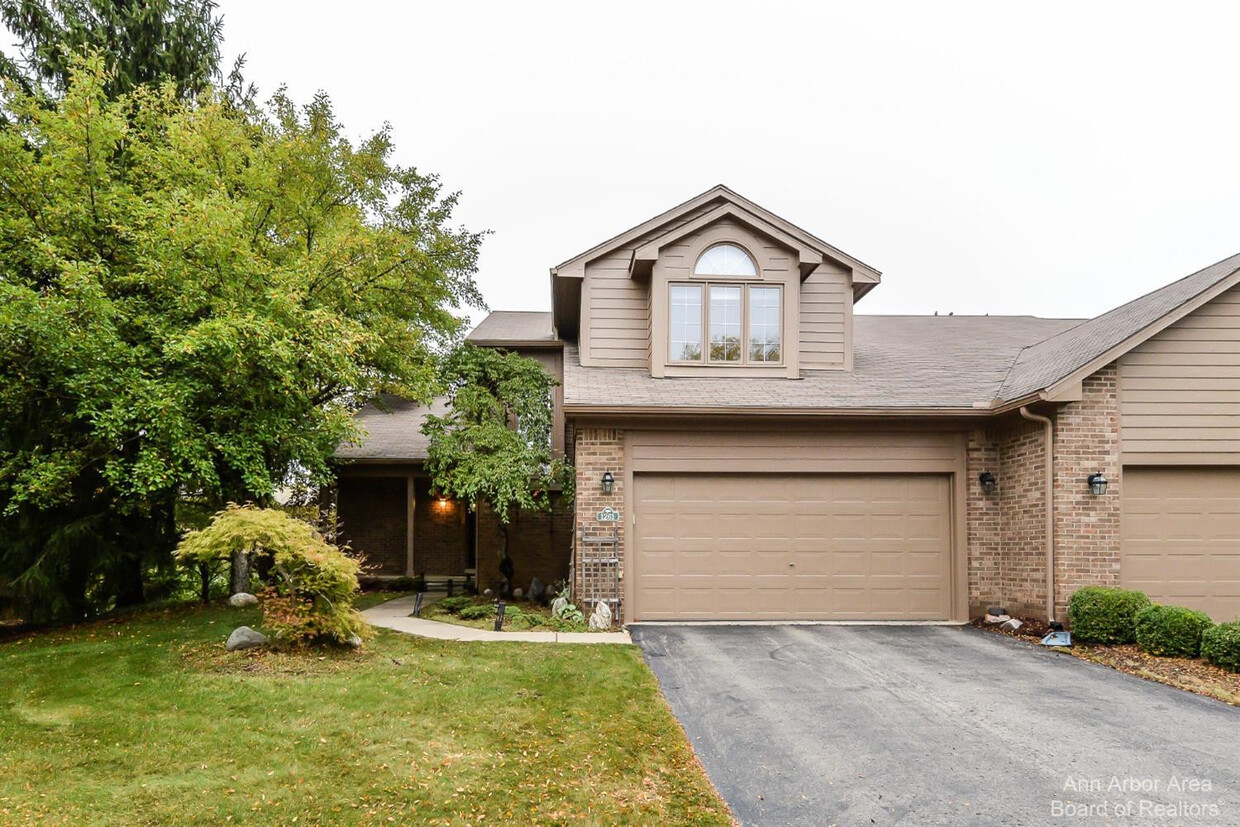 Primary Photo - 1261 Laurel View Dr