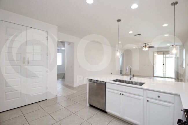 Building Photo - 16396 W Questa Dr