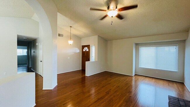 Foto del edificio - Charming 3 bedroom 2 bathroom Highland hom...