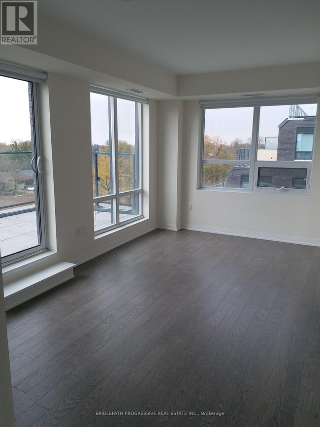 Photo du bâtiment - 614-741 SHEPPARD Ave