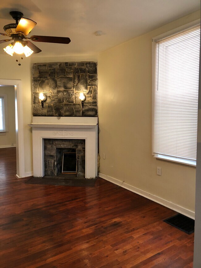 Comedor - 637 Collins Ave