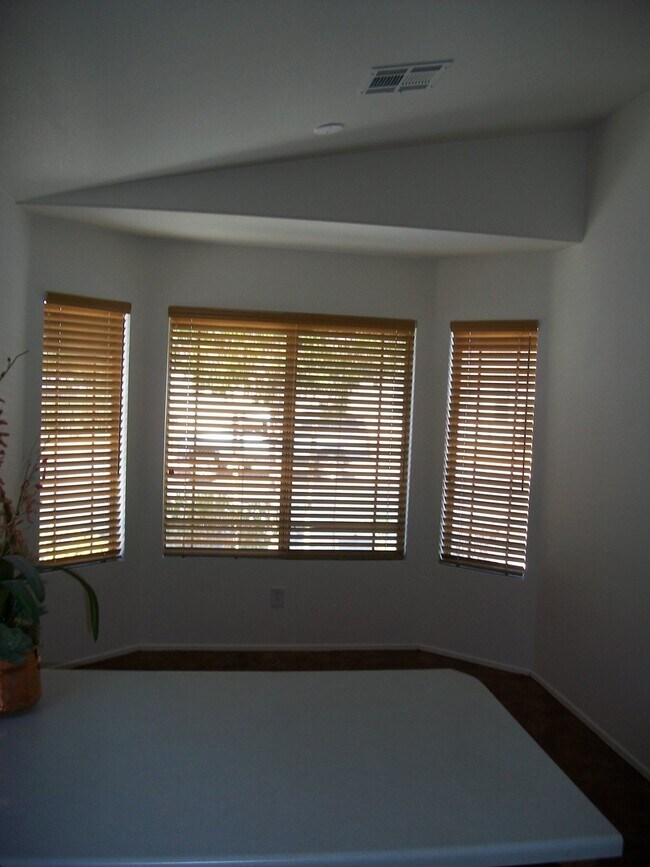 Foto del edificio - 3 Bedrooms Single Story Home