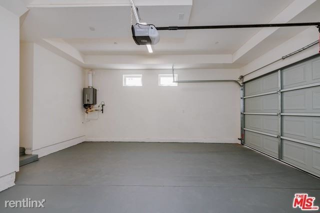Building Photo - 427 N Heliotrope Dr