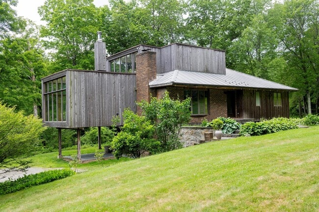 Building Photo - 699 Tower Hill Rd