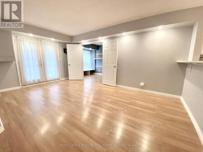 Photo du bâtiment - 1450 Bishops Gate