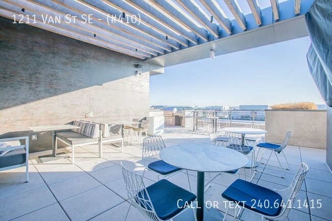 Building Photo - 1211 Van St SE
