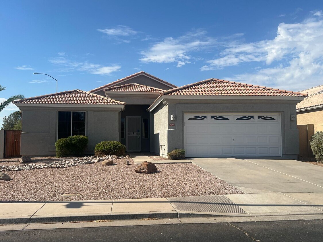 Foto principal - Beautiful Augusta Ranch home with fenced pool