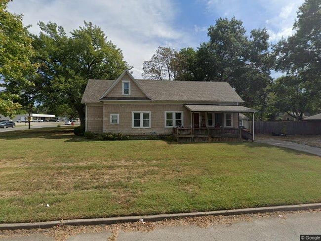 Building Photo - 308 N Miles Ave
