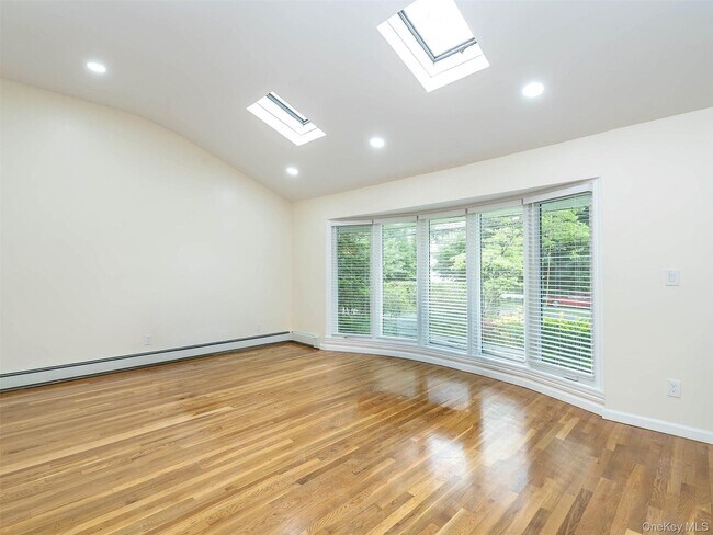 Foto del edificio - 57 Sandy Hollow Rd