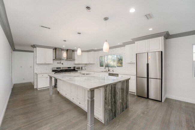 Foto del edificio - 6059 Vantage Ave