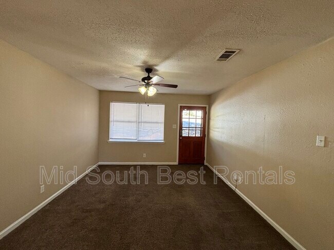 Foto del edificio - 413 Lindenhurst Dr