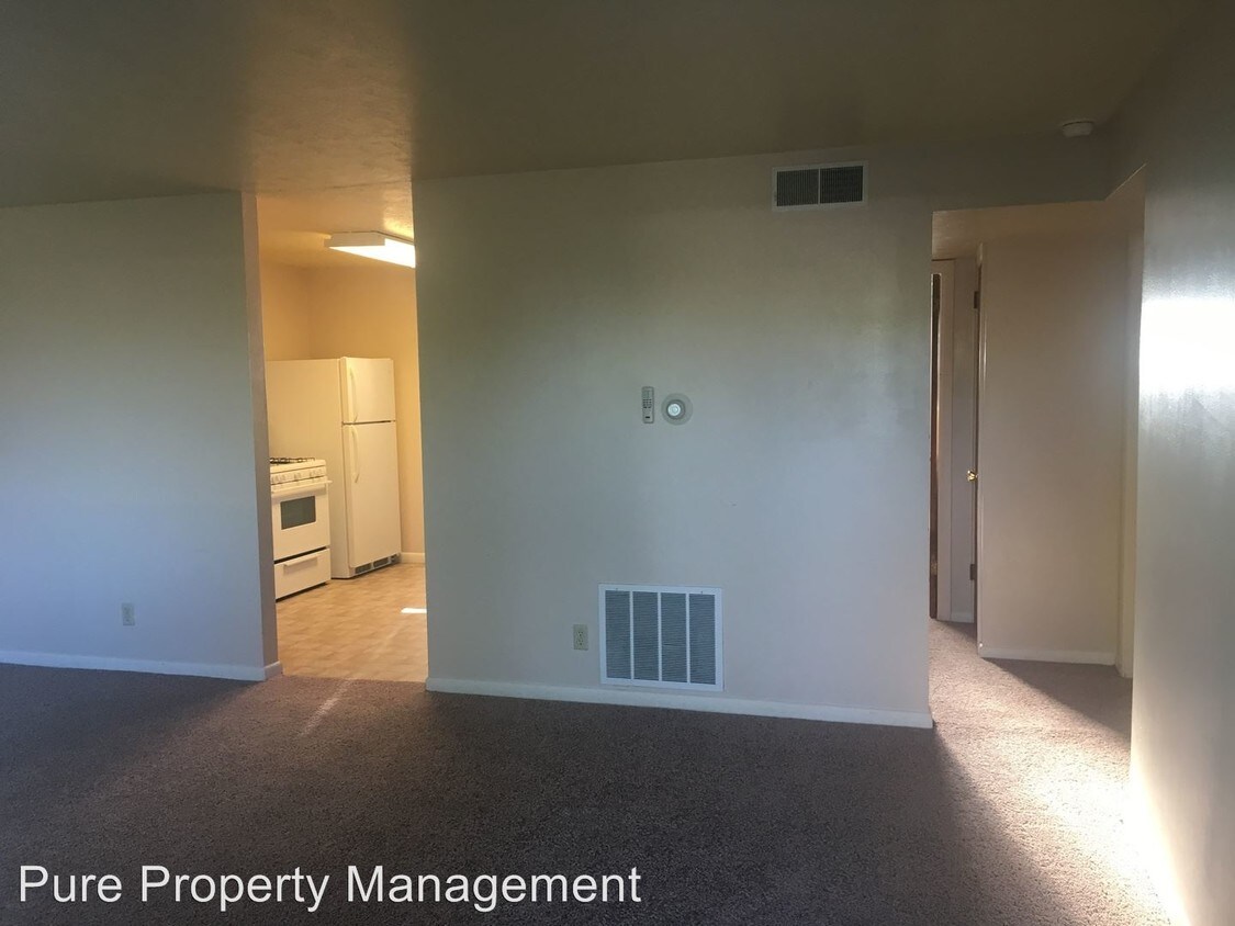 Foto principal - 201 E Nowlin St