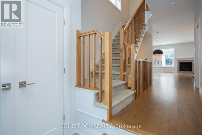 Building Photo - 218 Lift Ln