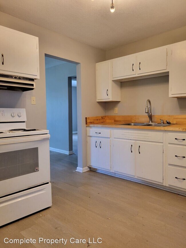 Foto del edificio - 2 br, 1 bath House - 2406 E 8th St