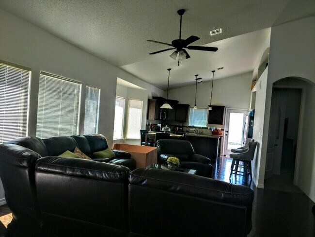 Foto del edificio - 7212 Copper Town Dr